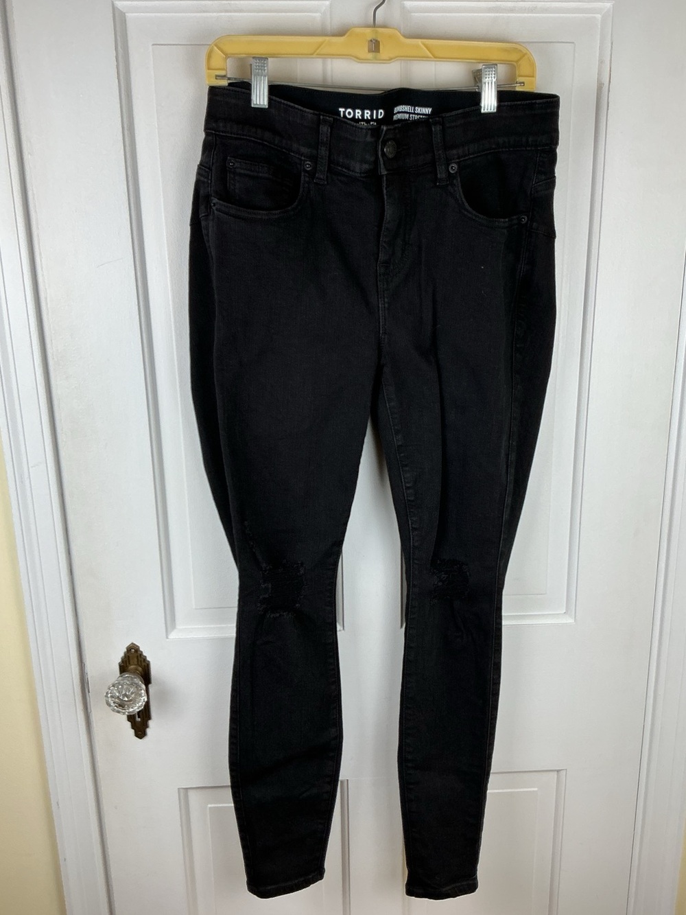TORRID Bombshell Skinny Black Wash Stretch Jeans 11316603 / 12